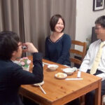 ＜素人＞ 上司の奥さんのピタパン尻にバックからねじ込むデカチン即ハメ！いきなりの快感に喘ぎ声を我慢しつつも部下社員の激ピストンで耐えきれずに絶頂堕ち！入浴中の旦那の横でバレずに生中出し！！めぐみ 『FANZA』