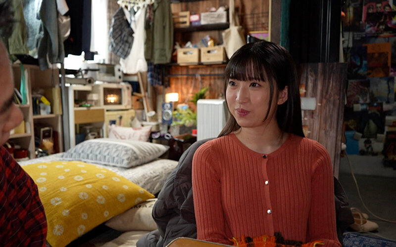 ＜素人＞ 大復活！素人援交生中出し 映画オタクのやよいちゃんは乱暴され...