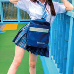 ＜素人＞ 女子○生図鑑「クラスメイト紹介してください！」で紡ぐ制服の輪新・青い制服編IちゃんMちゃん 『FANZA』