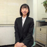 ＜素人＞ 『大手企業の内定が目標の就活女子大生限定！ チ〇ポを咥えながらジョボジュボ面接トレーニング！』スタイル抜群な清楚JDが喉奥チン凸されまくる！お口とスーツを精子まみれにされながらデカチン生ハメに即堕ち連続ガチ絶頂！！！【街角素人モニタリング♯みお…蓮実ちせ 『FANZA』