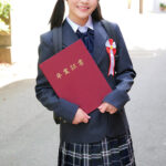 ＜素人＞ 3分前まで女子○校生！卒業式直後にガチナンパ！生まれて初めての素股体験！クリトリスがデカチンと擦れ合って我慢出来ずにヌルっと生挿入！そのまま人生初の生中だし！！なのか＆まい 『FANZA』