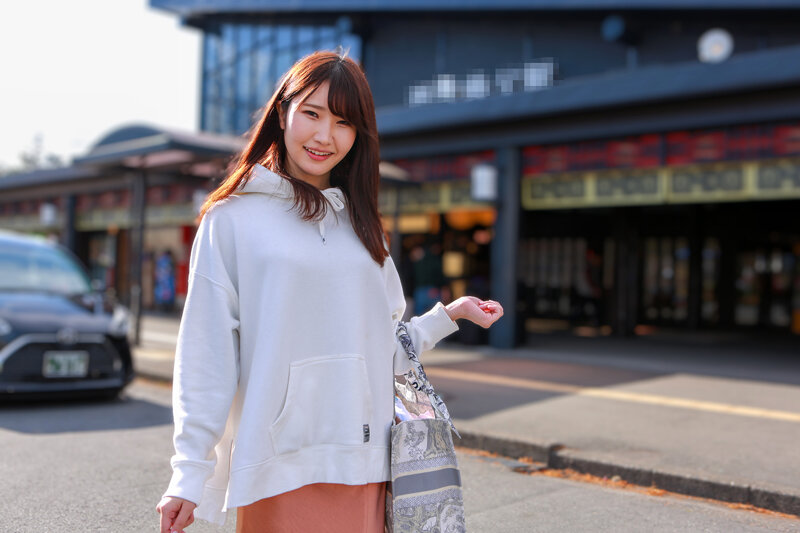 ＜素人＞ 総勢10人！素人女子のガチ恋SEX一泊旅行～恋人気分でいちゃ...