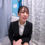 ＜素人＞ 就活女性がおま〇こ丸出しくぱぁ～しながらクリ責め潮吹き我慢面接！剥きでた敏感初心クリトリスにブチュと真空吸引ローターで連続イキ潮噴射が止まらない！！撮って出し！マジックミラー号～こはる編～ 『FANZA』