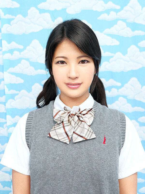 ＜素人＞ 素人女子〇生 ラップ1枚隔ててお兄ちゃんと素股体験して発射で...