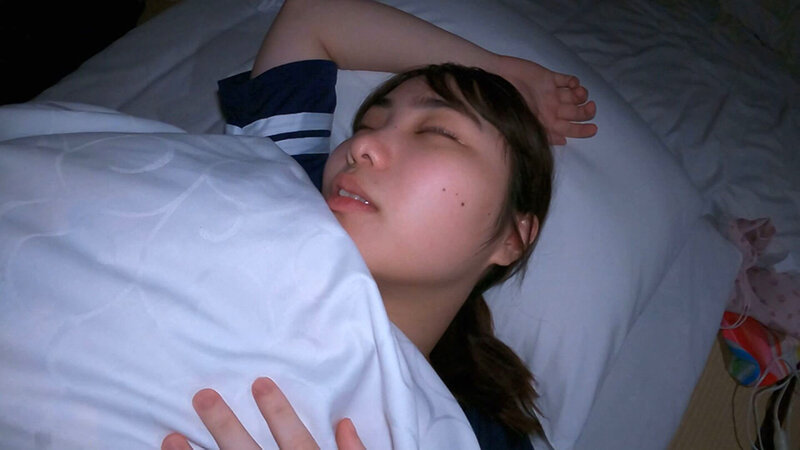 ＜素人＞ 暗闇に浮かぶ色白彼女のなまめかしい身体！たまらず漏れるキュー...