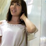 ＜素人＞ 「終電ないなら送りますよ…」そのままヤラせてくれた一般人がAV女優へ！？可愛いすぎる素人娘そのまま専属契約！？ 唯川希 『FANZA』
