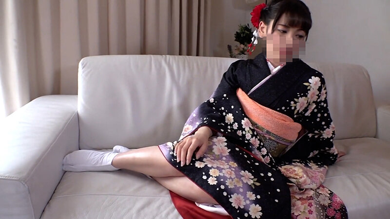＜素人＞ 大人の仲間入りを果たした新成人と華やかな振袖のまま中出しハメ...