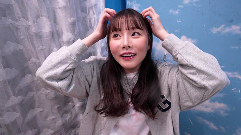 ＜素人＞ 街行く女子大生がハイレグの食い込みでチ〇コガード！ハイレグチ...