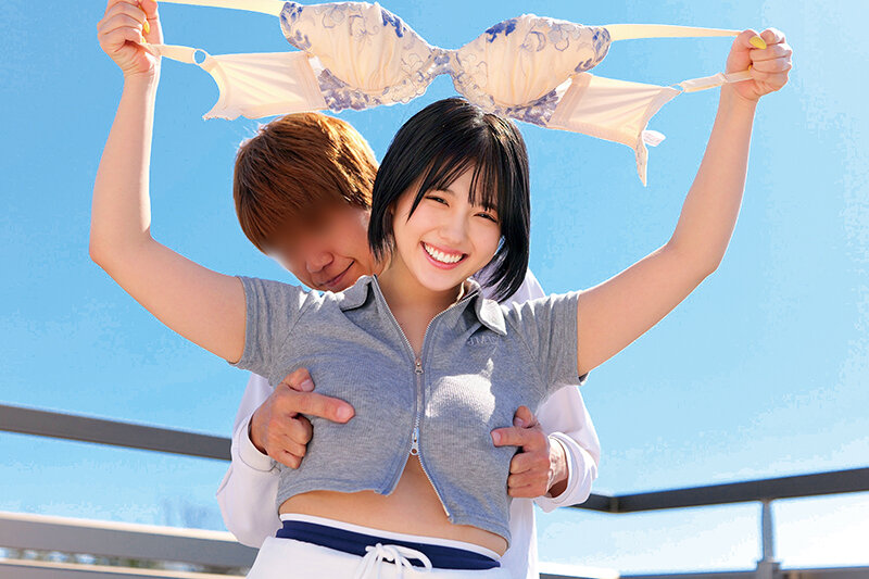 ＜素人＞ 青空ノーブラチャレンジ！素人女子大生が青空の下で初めての野外...