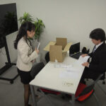 ＜素人＞ ニンゲン観察 会社のポンコツお荷物社員の生チ●ポで連続絶頂！懲戒解雇を免れたいパワハラ女上司のプライド崩壊生中出し 『FANZA』