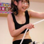 ＜素人＞ アソコ震わせエロミッション！ブルブル！おま○こ鉄棒 『FANZA』