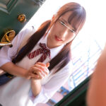 ＜チラリ＞ 「母が腰を悪くしてしまい…」家事代行サービスを頼んだら制服姿の女子○生がやってきた！しかもウブで超献身的！AVやエロ本だらけのボクの小汚い… 『FANZA』