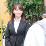 ＜チラリ＞ ある日突然、淡い恋を抱いていた憧れの巨乳女教師が僕の義理姉になって、おっぱいポロリチラリの無自覚な同居生活にガマンできない！！ 小花のん 『FANZA』