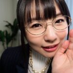 ＜チラリ＞ こっそり淫語（バイノーラル）と大胆パンチラでオフィス内SEXをせがんでくる誘惑女上司 つぼみ 『FANZA』