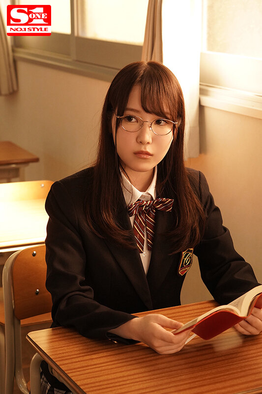 ＜チラリ＞ 普段は物静かな教え子が俺の前だけでは確信犯的にパンチラ誘惑...