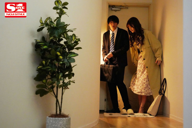 ＜チラリ＞ 「えっ、先輩終電逃したの！？ウチ泊まります？」女子社員の誘...