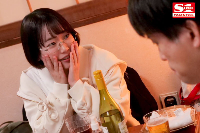 ＜チラリ＞ 地味な大学サークルの先輩が酔うと…僕の耳も口も乳首も股間も...