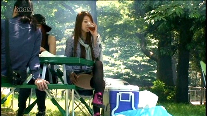 ＜チラリ＞ 突然パンチラで挑発されてこっそりシゴいちゃった僕。 その4...