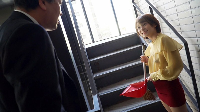 ＜チラリ＞ ノーブラノーパンで挑発してくるスケベ奥さんが隣に引っ越して...