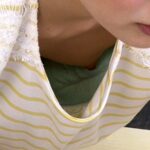 ＜チラリ＞ 胸チラしているのに気付かず働く女子社員に手を出しちゃった俺2 『FANZA』