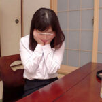 ＜チラリ＞ 隣で眠る女子社員の浴衣がはだけて生乳がポロリ！社員旅行先の温泉旅館で同室に泊まることになった同僚社員とエロハプニング！！ 『FANZA』