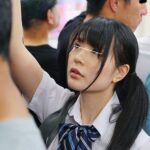 ＜チラリ＞ 痴●師に満員電車の中で下着姿にされ見られる羞恥で抵抗できない敏感女 『FANZA』