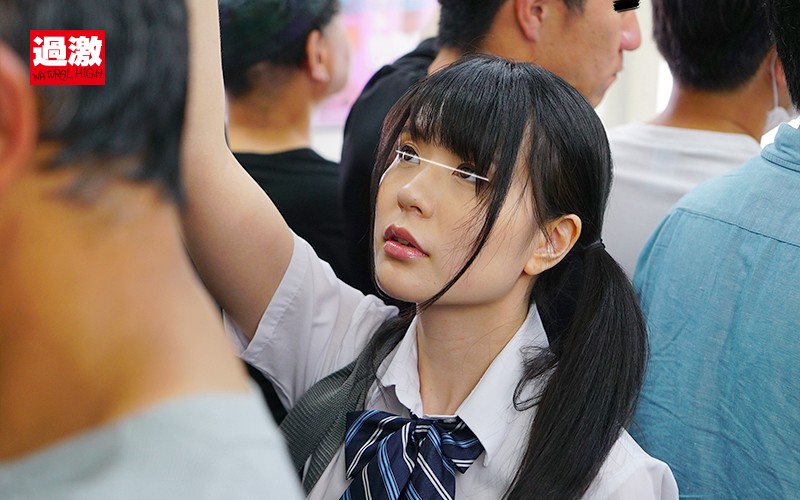 ＜チラリ＞ 痴●師に満員電車の中で下着姿にされ見られる羞恥で抵抗できな...