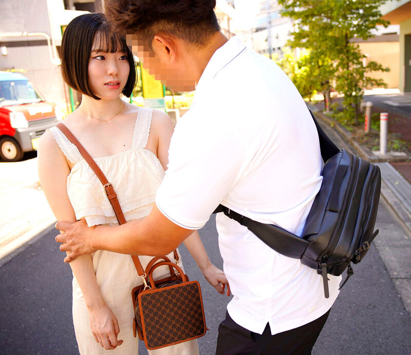 ＜チラリ＞ 教え子の汗ばみ巨乳に勃起が止まらずデカチンがバカになった僕...