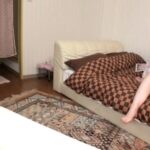 ＜チラリ＞ 手を出してはいけない女の無防備パンチラに勃起 気付いた彼女はこっそりとチ○ポを握りしめてきた 『FANZA』