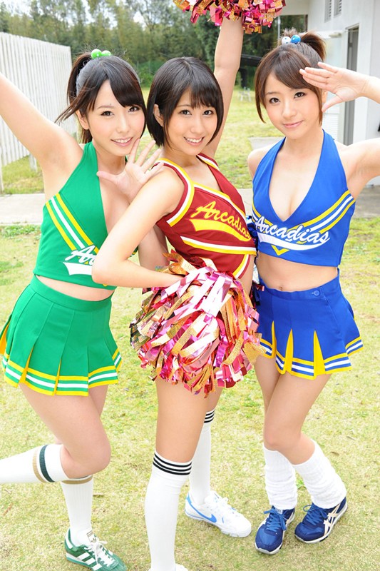 ＜チラリ＞ JKチアガールズ 有村千佳×湊莉久×初美沙希 『FANZA...