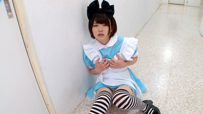 ＜チラリ＞ コスプレ女子の見せつけ自己陶酔オナニー 『FANZA』