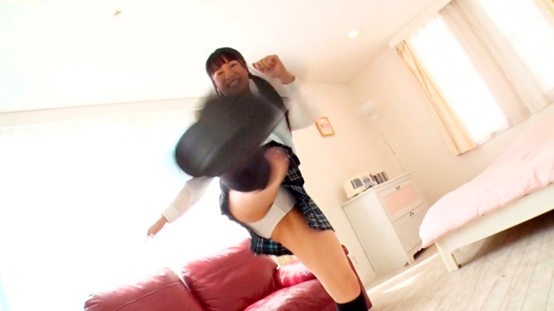 ＜チラリ＞ スカートヒラヒラしまくり！ 追いかけっこ挑発女子○生 『F...