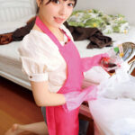 ＜チラリ＞ プリプリお尻がたまらなすぎて（＾＾；）家事代行してる桃尻女子にバックからねじ込む生ズブリっ！？かおる みう 『FANZA』