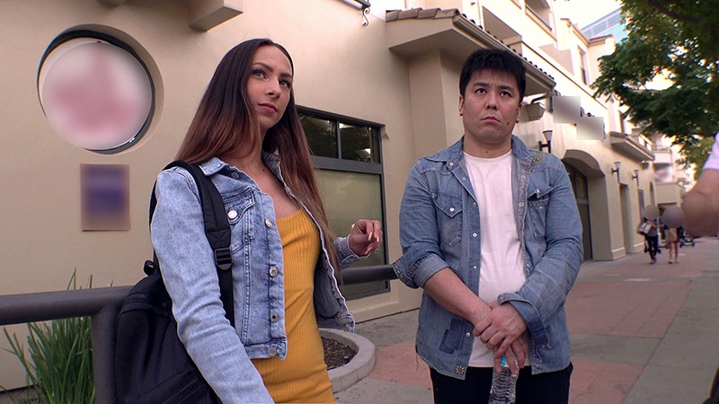 ＜チラリ＞ ロスでナンパした美尻アパレル店員が欲求不満爆発で濃厚キス情...