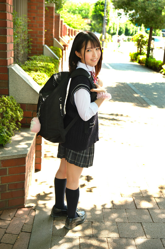 ＜チラリ＞ 近所で見つけた女子校生Mちゃんと失神キメセク遊び【素人投稿...