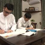 ＜チラリ＞ 大胆なチラリズムで僕を挑発する人妻家庭教師～日頃の欲求不満を生徒にぶつける浮気妻～ 宮下華奈 『FANZA』