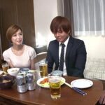 ＜チラリ＞ 「まさか…誘惑してるわけじゃないよね」僕のワイシャツをノーブラで着た無防備な巨乳母ちゃんにフル勃起！朝起きた時には母ちゃんだけが裸で寝ていた。すき間から見える無防備なおっぱいとパンチラが裸よりもやらしく見えて思わず欲情。夢中で中出ししてました！！ 『FANZA』