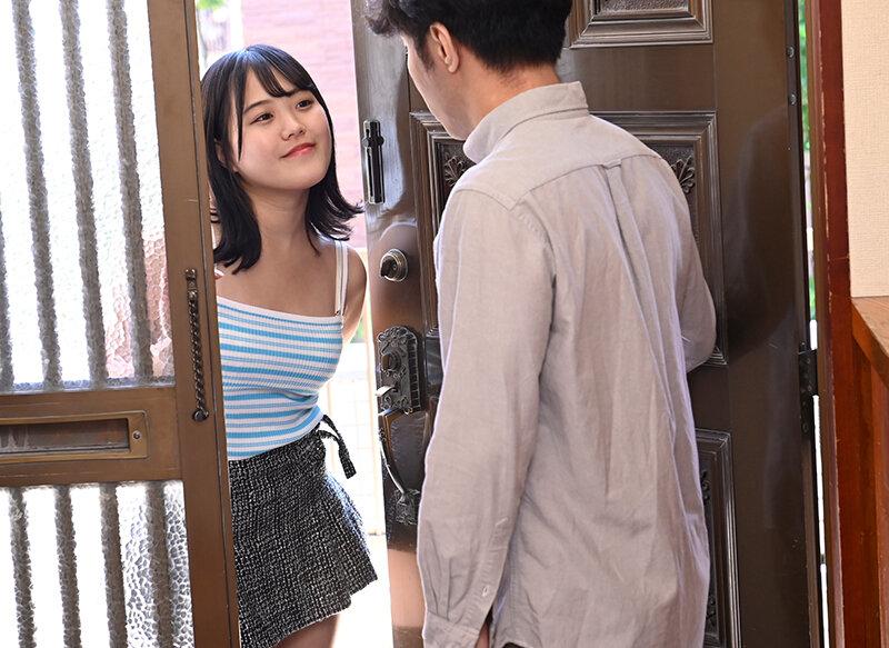 ＜チラリ＞ 隣に越してきたヤリマン娘がミニスカパンチラで誘ってる 水卜...