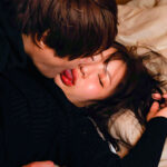 ＜チラリ＞ 街中で眠っているヤリマン泥●オンナ狩り眠っていて意識がないことにやりたい放題！寝ている隙にこっそり中出し！オンナが目覚めても生ハメ続行！「生で入ってるからダメ！お願い抜いて！」と拒むが何度イってもガン無視 高速ピストン連続中出し金玉からっぽ2 『FANZA』