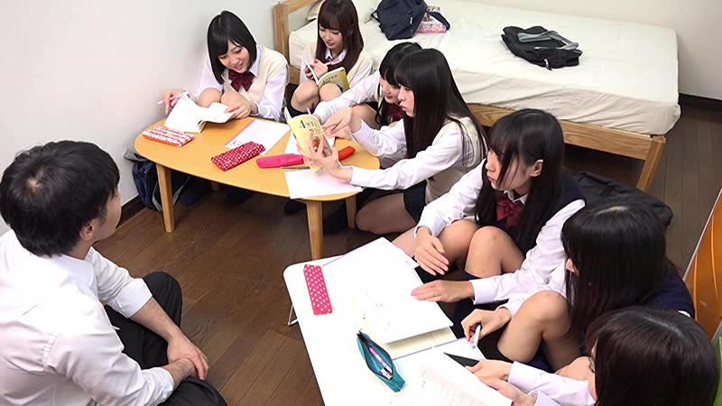 ＜チラリ＞ クラスメイトのパンチラがすぐそこに。SP 不細工だけど理系...