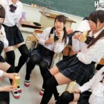 ＜チラリ＞ ニーハイ×ミニスカ女子にモテまくりでヤリまくり！！ボクが入った学校は昨年まで女子校で今年から共学になった！！中学時代は女子とは全く無縁… 『FANZA』