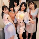 ＜チラリ＞ 『やだ～最悪！濡れちゃった…』『ウケる！下着透けてるんだけど！』『自分もじゃん！！』お姉ちゃんと女友達たちが酔っ払ってビショ濡れ下着スケ… 『FANZA』