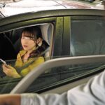 ＜チラリ＞ 「私とエッチする？しない？今すぐ決めて！」彼氏が隣にいるにも関わらず何度も目が合う女は即マンOK娘。 『FANZA』