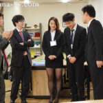 ＜チラリ＞ 結婚を間近に控えた美人キャリア社員を…肉奴●化する調教研修7日間―。 向井藍 『FANZA』