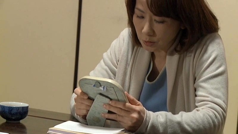 ＜チラリ＞ 夫の為に、生活の為に… 他人様に抱かれる妻！ 『FANZA...