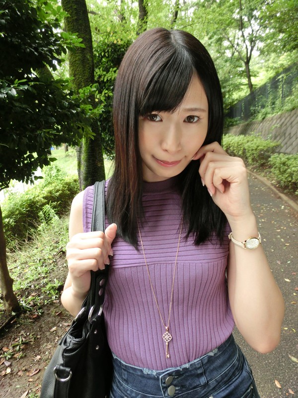 ＜チラリ＞ 妊娠テニスガール 華村ちほ 『FANZA』