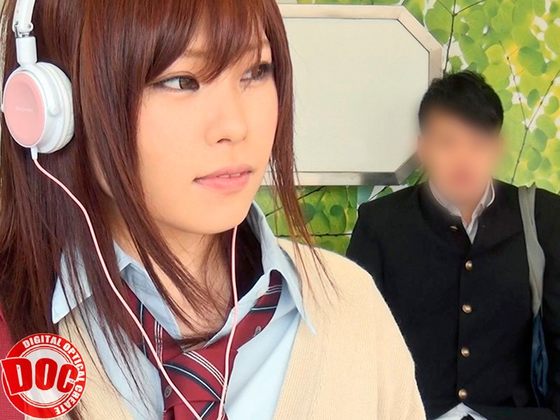 ＜チラリ＞ 通学時に見かける同じ学校のあの子が部活帰りで疲れたのか、ぐ...