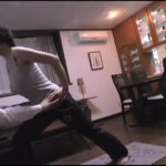 ＜チラリ＞ 私を誘惑しているのか、家庭訪問先のお母さんが少し挑発的なチラリズム。新任教師の私には初体験の事態だが、これは停職覚悟で乗るしかないっ！！ 『FANZA』