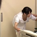 ＜チラリ＞ 胸チラしているのに気付かず働く担当看護師に手を出しちゃった俺 『FANZA』
