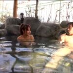 ＜チラリ＞ 混浴温泉で思いきって堂々と勃起してみたら、たまたま入浴していた女性客がチラ見どころか我を忘れてガン見急接近！ 2 『FANZA』